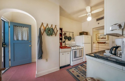 Sam Hughes Maison | Close to U of A / 1 BR 1 BA / Sam Hughes / Patio