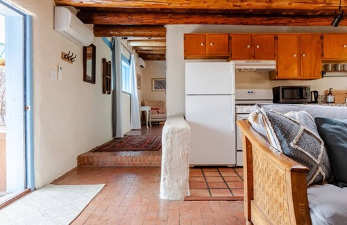 Seton Village Maison | Casita Azul: historic and cozy Santa Fé adobe