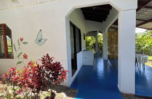 Ciudad Cortes Cabine | Casita Familiar Blue, apto para tus mascotas. Totalmente rodeado de naturaleza..