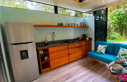 Savegre Maison | Casita Jungle Nest, 5 minutes drive to Playa Linda, 15 to Dominical, Wifi Starlink