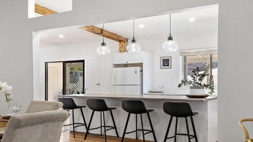 Singleton Maison | Casita - Modern 4 Bedroom Cottage In Heart Of Singleton