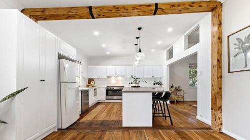 Singleton Maison | Casita - Modern 4 Bedroom Cottage In Heart Of Singleton
