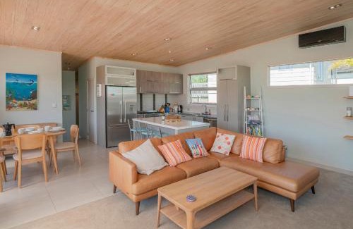 Whangamata Maison | Castaway Bach - Whangamata Holiday Home