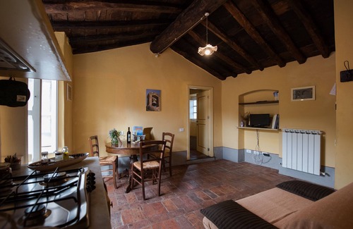 Caste Maison | Castè est un petit village médiéval derrière le 5TERRE