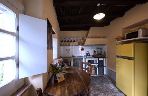 Caste Maison | Castè est un petit village médiéval derrière le 5TERRE