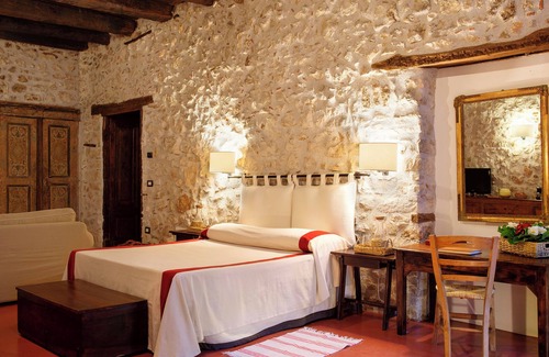 Teggiano Autre | La Romantica the magic of staying in the castle in the medieval center Teggiano