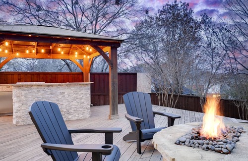 McKinney Station Balnéaire | CastilloDeBastille-Perfect for entertaining with a backyard Oasis
