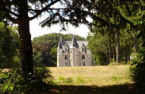 Sainte-Christine Maison | Castle Gem Hideaway in the Loire Valley
