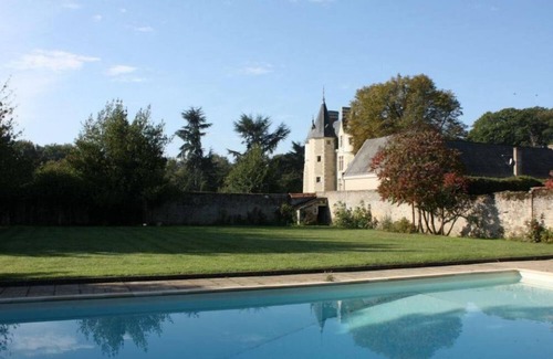 Sainte-Christine Maison | Castle Gem Hideaway in the Loire Valley