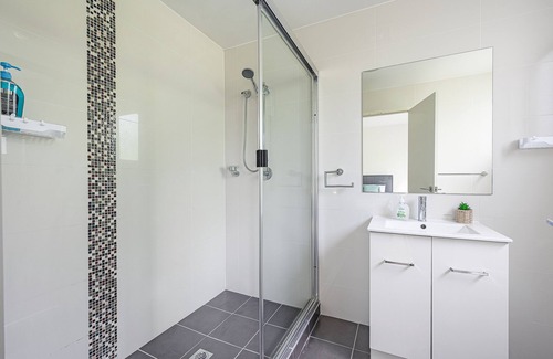 Castle Hill Appartement | Castle HIll Sweet Modern 3BR Apt with 2 Parking