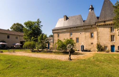 Chalais Maison | Castle in Chaleix with Pool and Views
