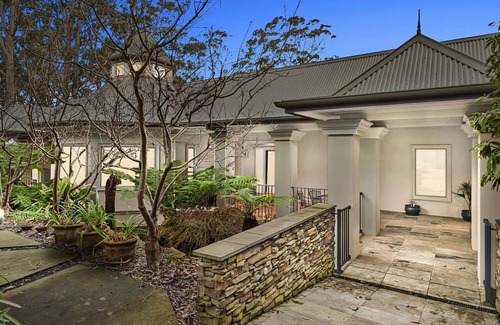 Ferny Creek Maison | Castle in Ferny Creek with Pool