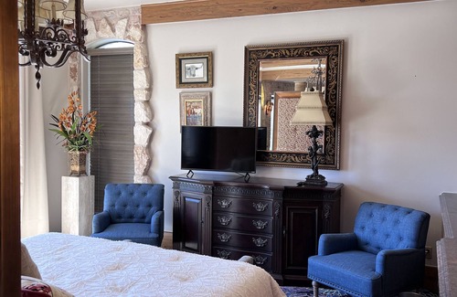 Comanche Canyon Ranch Autre | Fabulous castle suite! Incredible sunset views-main basin Lake Travis!
