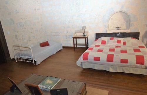Bon-Encontre Maison | Castle near Agen with Shared Pool