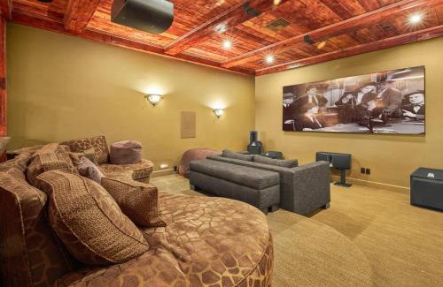 Carefree Maison | Castle On Black Mountain breathtaking panoramic views and outdoor entertainment