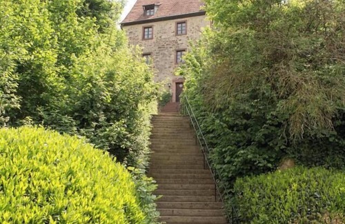 Baiertal Appartement | Castle Room 2 - ground floor - a place in the green.
