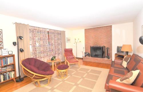 Berkeley Springs Chalet De Ski | Castle View - Wifi, Pet Friendly, Screen Porch, Game Room, Grill, Family Friendly, Kid Friendly, Fireplace