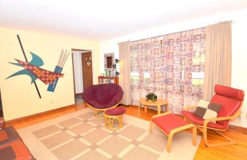 Berkeley Springs Chalet De Ski | Castle View - Wifi, Pet Friendly, Screen Porch, Game Room, Grill, Family Friendly, Kid Friendly, Fireplace