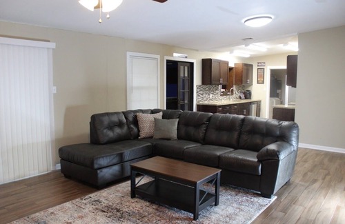 Central Southwest Maison | Castlereagh House of Houston, Tx