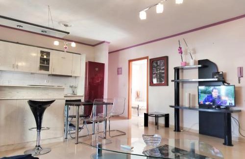 Sykies Appartement | CastleView 2BR Spacious Apartment with City View