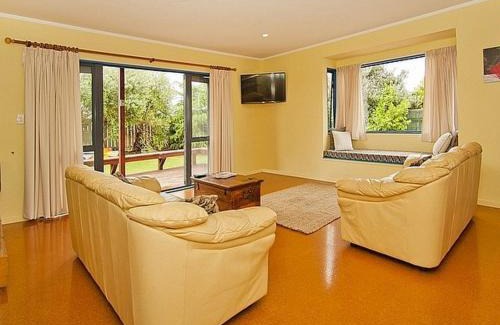 Matarangi Maison | Castleview Getaway Matarangi - Matarangi Home
