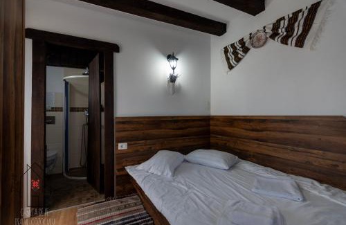 Partestii de Sus Cabine | Casuta de pe dealul Cojocului