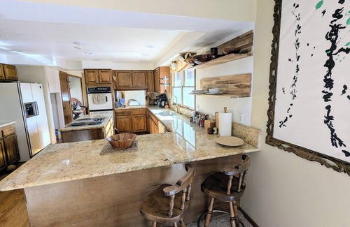 Mountain Home Maison | Cat friendly, wheelchair friendly, nature friendly