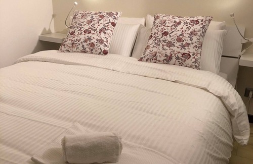 Narzole Appartement | Chat sur la lune, à la porte des Langhe