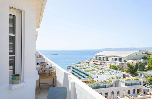 Le Pharo Appartement | Catalans sur Mer est un appartement d'exception situé face à la baie des Catalans.