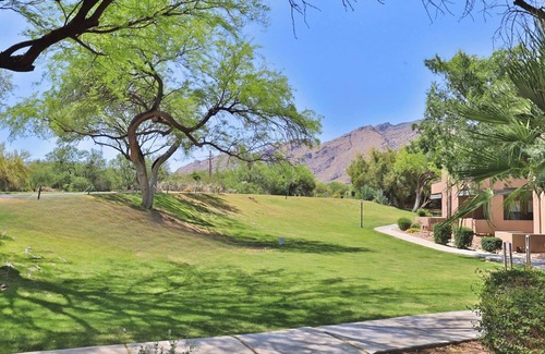 Tucson Copropriété | Catalina Foothills Condo on the 15th Fairway of Ventana Canyon Golf Course
