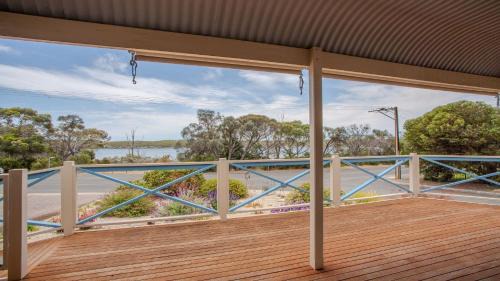 Lake Wangary Maison | Catch of the Bay