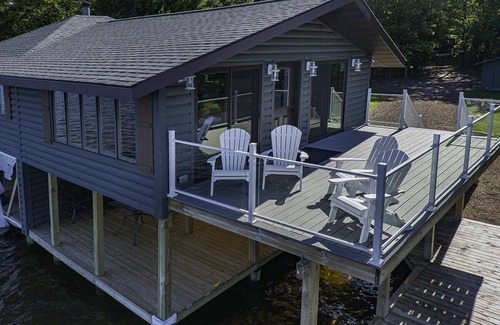 Eagle River Maison | Catfish Lake Boathouse - Facing West/Sandy Frontage, on the water!!