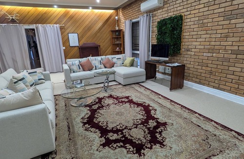 Melton West Appartement | Cathedral Home apartment w/firepit, swing, pool, + hiking trails, shopping mall