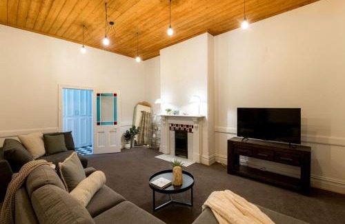Bendigo Maison | Cathedral View - Sleeps 16