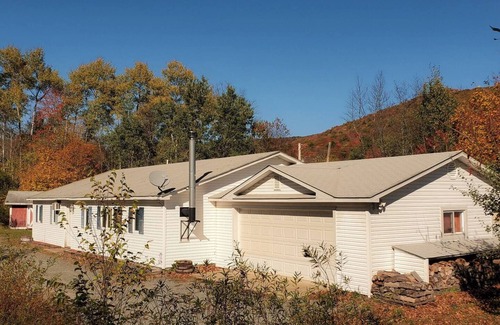 Hamden Maison | Catskill Creekside Retreat