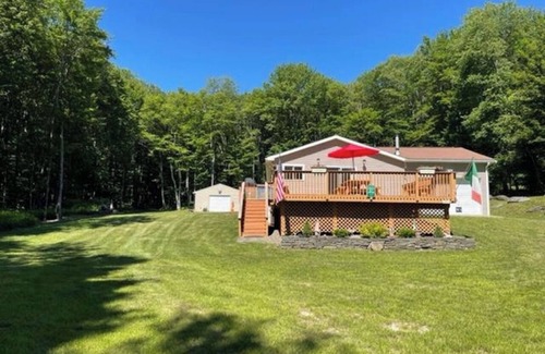 De Lancey Chalet De Ski | Catskill Mountain Secluded Cottage