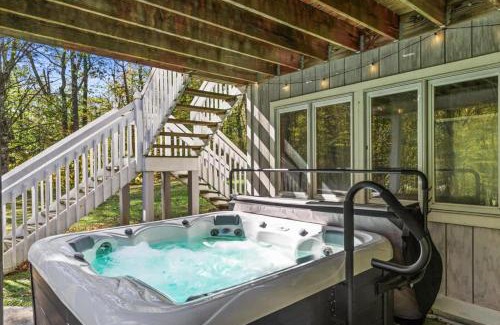 Palenville Maison | Catskill Retreat with Hot Tub and Fire Pit