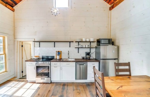 Town of New Baltimore Cabine | Catskills Cabin on 100 Wooded Acres with Lake
