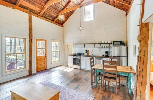 Town of New Baltimore Cabine | Catskills Cabin on 100 Wooded Acres with Lake