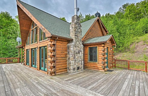 Prattsville Maison | Catskills Home with Deck and Game Room 14 Mi to Ski!