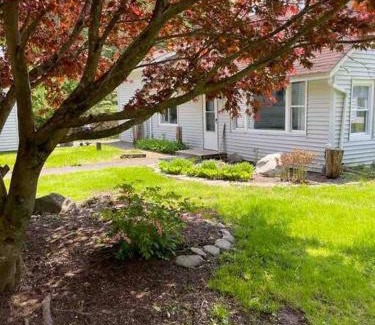 Mount Tremper Maison | Catskills Quaint Cottage with Peloton Minutes from Hiking