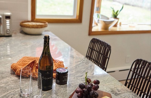 Saugerties Maison | Catskills Retro Retreat- Unique 3 Bd/ 2 Ba Upstate Home w/ Hot Tub & Firepit -mins from Woodstock