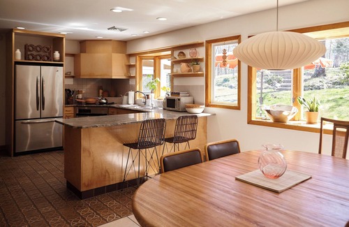 Saugerties Maison | Catskills Retro Retreat- Unique 3 Bd/ 2 Ba Upstate Home w/ Hot Tub & Firepit -mins from Woodstock