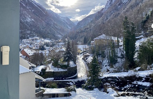 Cauterets Appartement | T3 duplex rénové superbe vue montagne vallée, proche de tout, wifi et parking