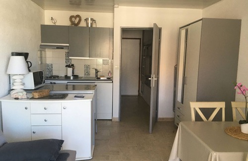 Cavaliere Appartement | Cavalaire - Studio-Cabine climatisé VUE MER en centre ville à 150 m de la plage