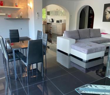 Cavaliere Beach Appartement | CAVALIERE APT 125M2 PISCINE