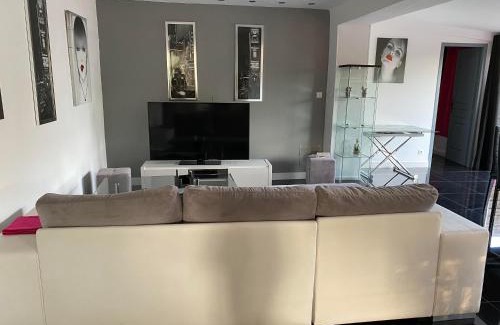 Cavaliere Beach Appartement | CAVALIERE APT 125M2 PISCINE