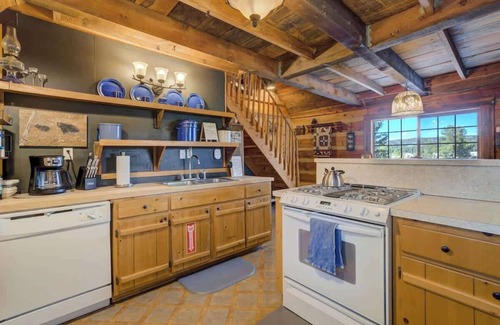 Florissant Maison | Cave Cabin-Hot Tub -Fire Pit -MTN Experience