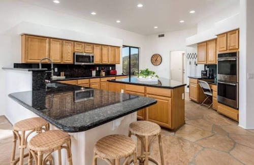 Red Dog Ranch Maison | Dog-Friendly Family Retreat: Heated Pool, 2 Miles to Down Town Cave Creek