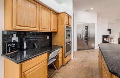 Red Dog Ranch Maison | Dog-Friendly Family Retreat: Heated Pool, 2 Miles to Down Town Cave Creek